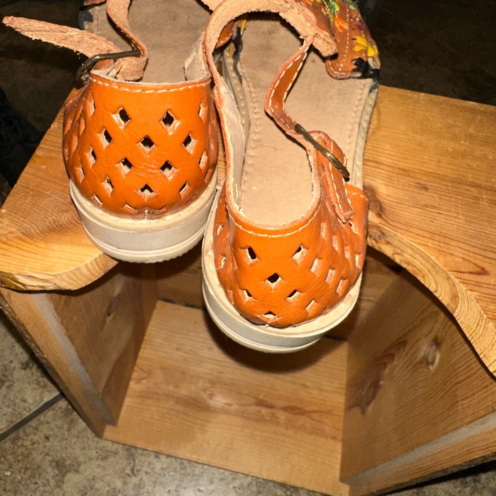 Mexican Embroidered Leather Sandals size 9 - Picture 4 of 7